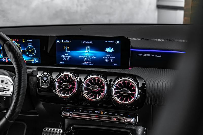 Mercedes-Benz CLA 4M Night Burmester - fotka 17 z 23