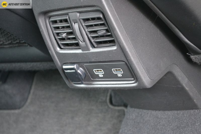 Renault Captur Intens E-TECH HYBRID 145 - fotka 14 z 45