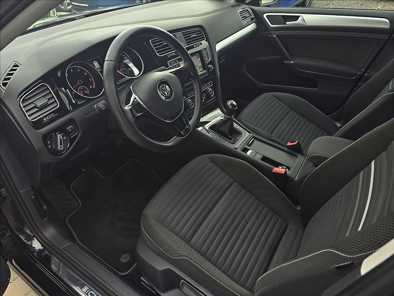 Volkswagen Golf VII 1,4TSi 92KW CUP NAVI - fotka 11 z 46