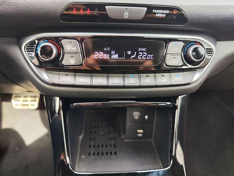 Hyundai i30 1.5 T-GDI/103kW N-Line DCT - fotka 22 z 35