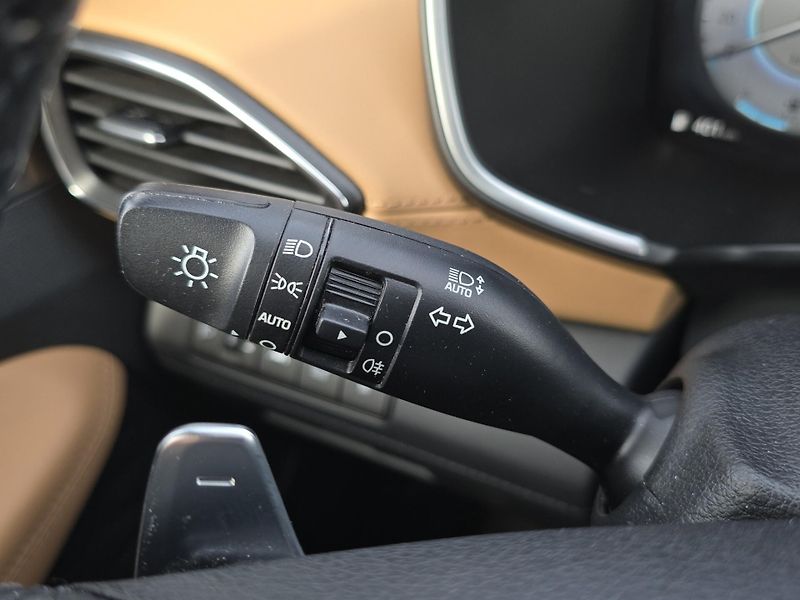 Hyundai Santa Fe (2021) Style Prem 2.2CRDi 4x4 A/T 148 - fotka 12 z 30