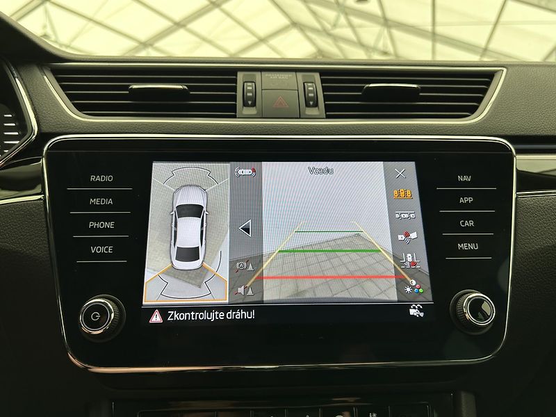 Škoda Superb 2.0 TDI L & K - fotka 13 z 34
