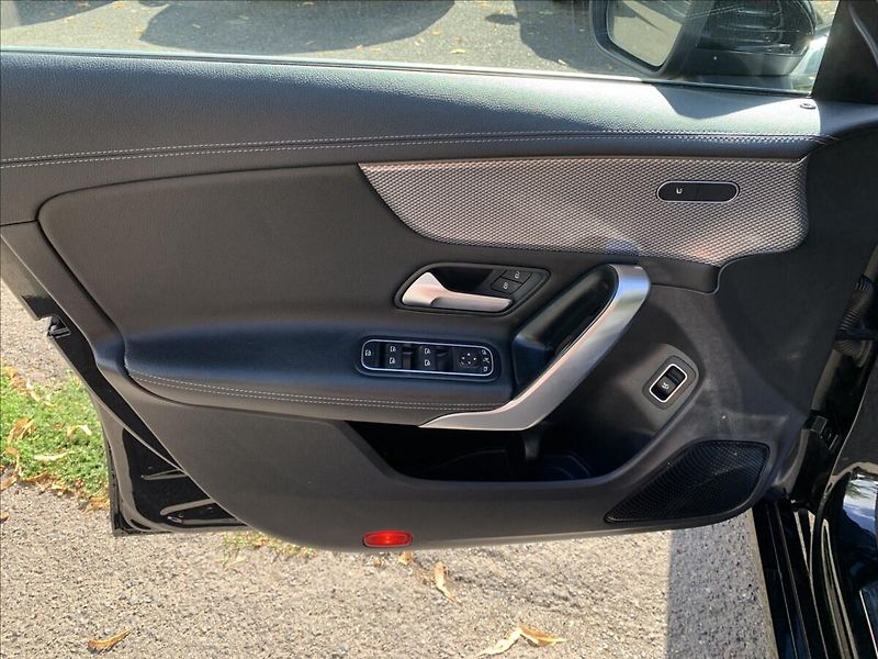 Mercedes-Benz CLA 2,0 200D - fotka 15 z 21