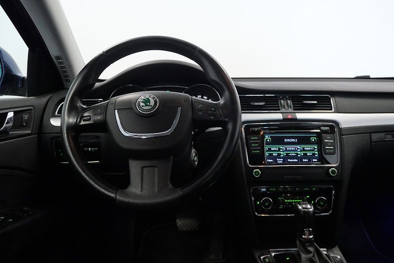 Škoda Superb - fotka 2 z 7