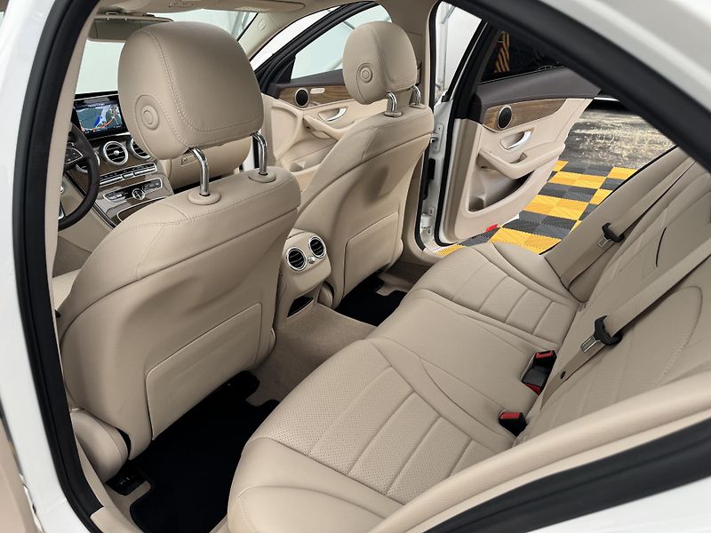 Mercedes-Benz Třídy C 250d*150kw*4x4*9-G*CZ*AMG* - fotka 12 z 45