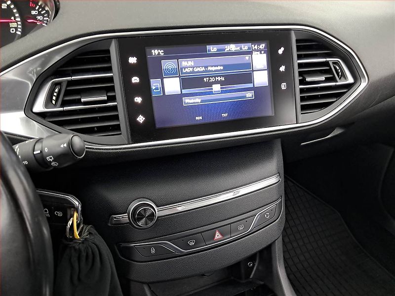 Peugeot 308 (2016) 1.2 e-THP, Serv.kniha, Navi - fotka 12 z 19