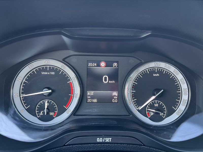 Škoda Karoq Style 1.5TSi NAVI KAMERA ALU - fotka 17 z 44
