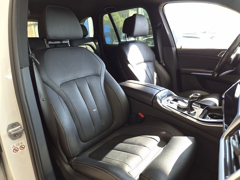 BMW X5 xDrive40i - fotka 16 z 33