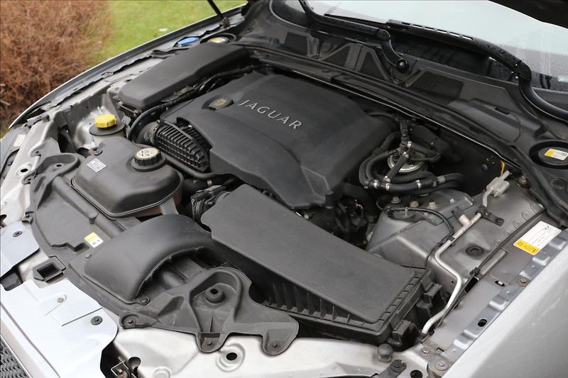 Jaguar XF 3,0 ČR, Automat, Navigace - fotka 46 z 46