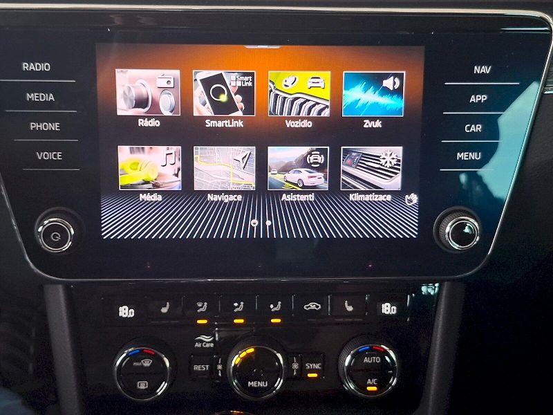 Škoda Superb (2024) COMBI STYLE PLUS TD 110/2.0 7D - fotka 34 z 39