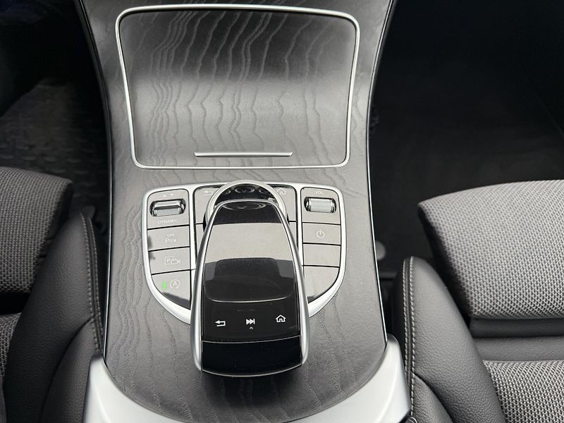 Mercedes-Benz Třídy C (2018) C 300T ser.knížka Webasto - fotka 21 z 28
