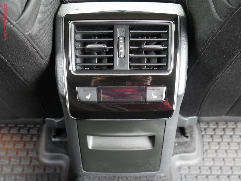 Škoda Superb (2018) 2.0 TDi 4x4, ČR, Style, DSG - fotka 19 z 21