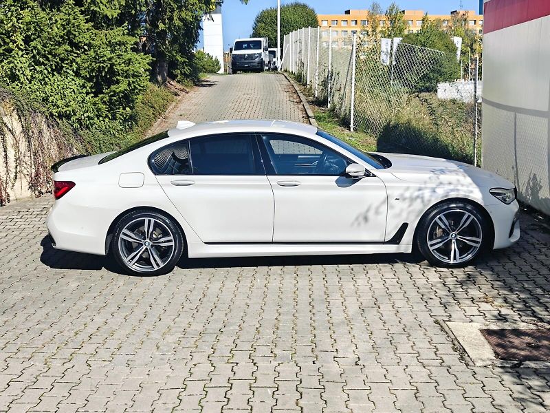 BMW Řada 7 (2016) 3,0 740d xDrive M - fotka 40 z 43