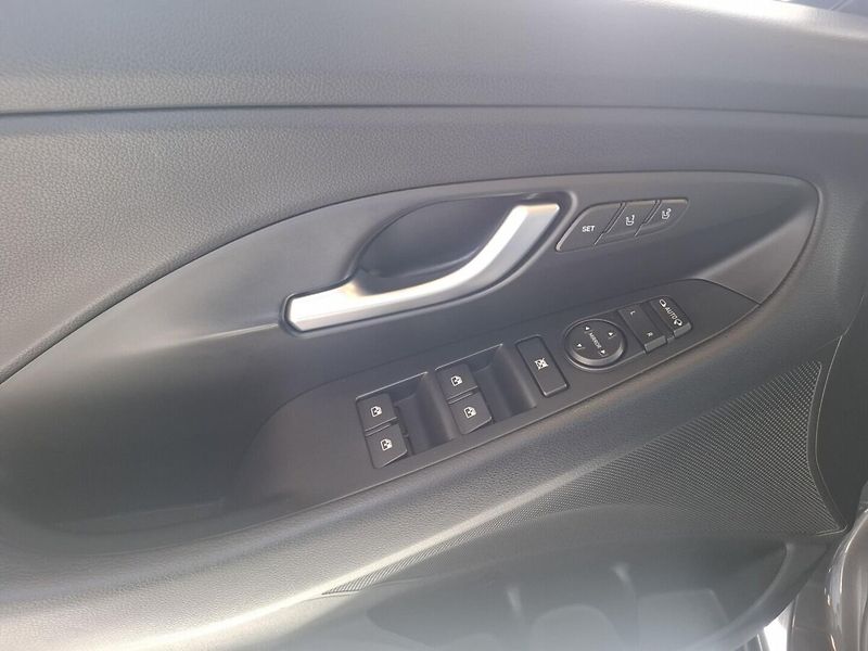 Hyundai i30 1.4 T-GDi 103KW 2020 - fotka 8 z 14