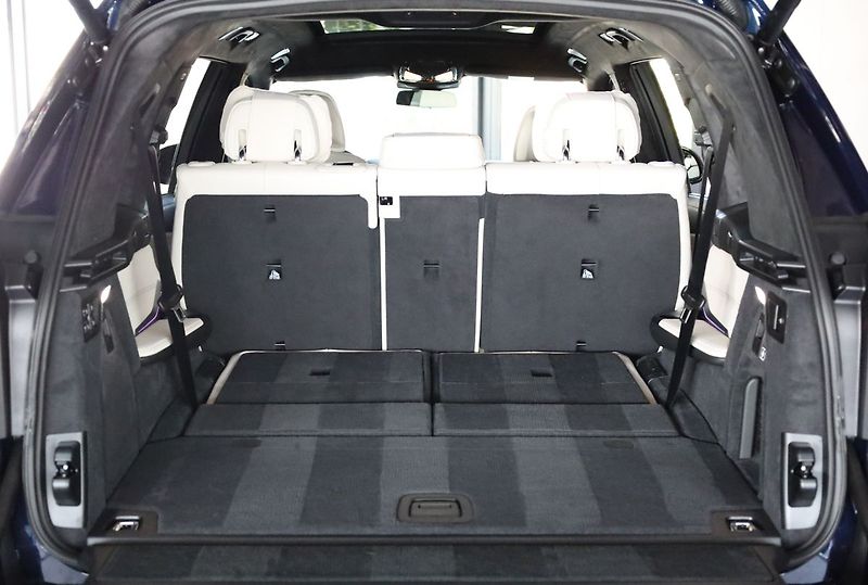 BMW X7 40d xDrive, B&W, Executive - fotka 6 z 43