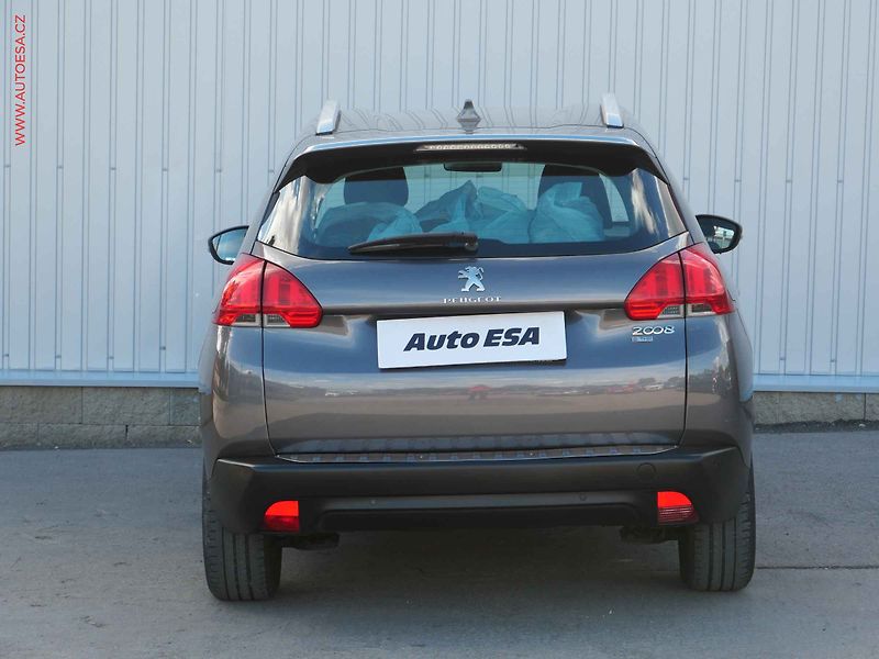 Peugeot 2008 (2015) 1.2 PT, ČR, GT Line - fotka 5 z 21