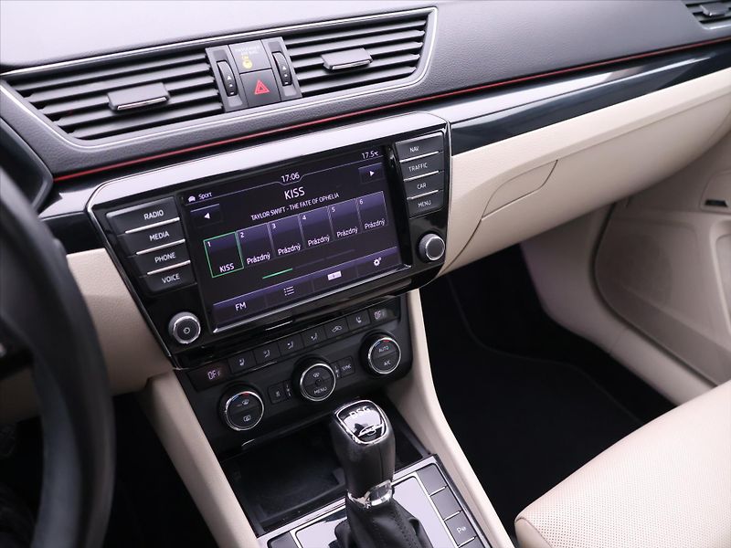 Škoda Superb 2,0 TSi 206kW L&K 4x4 CZ - fotka 24 z 39