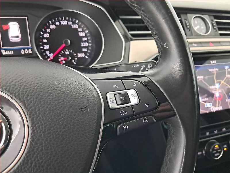 Volkswagen Passat (2017) Highline 2.0 TDI, Serv.kniha - fotka 17 z 19