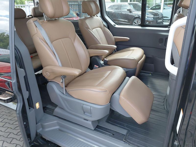 Hyundai Staria (2024) 2.2D 4x4 DCT LUXURY BRASS PANO - fotka 28 z 29