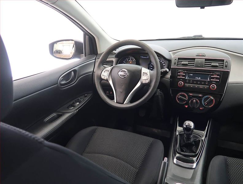 Nissan Pulsar (2015) 1.2 DIG-T, Park. senzory - fotka 7 z 18