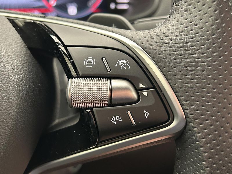 Škoda Karoq 1.5 TSI SportLine - fotka 17 z 31