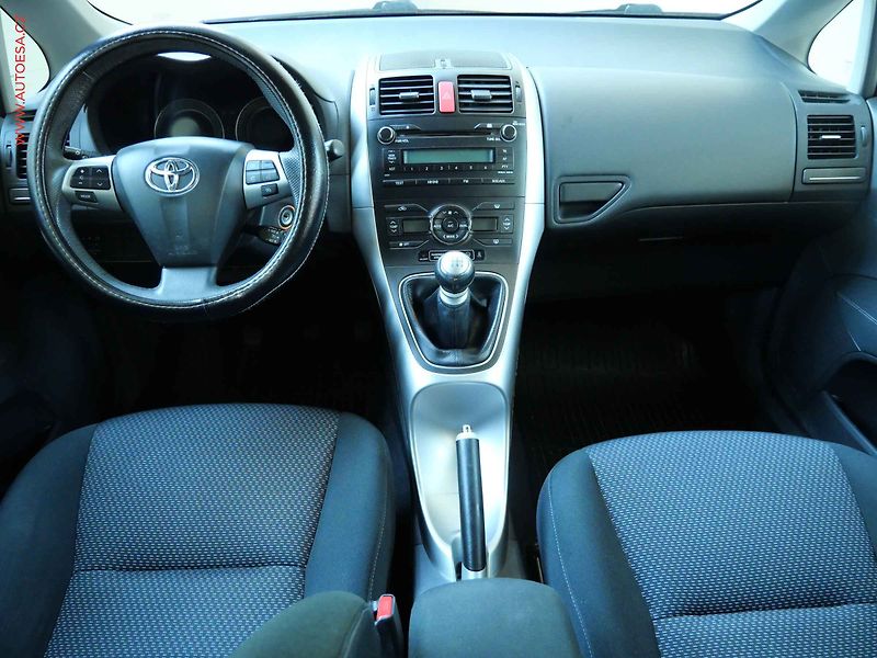 Toyota Auris (2010) 1.6VVTI, ČR, autoAC - fotka 8 z 19