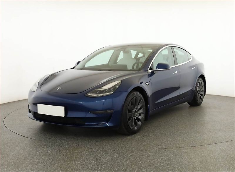 Tesla Model 3 (2019) Long Range 4WD 78kWh, SoH 85% - fotka 2 z 23