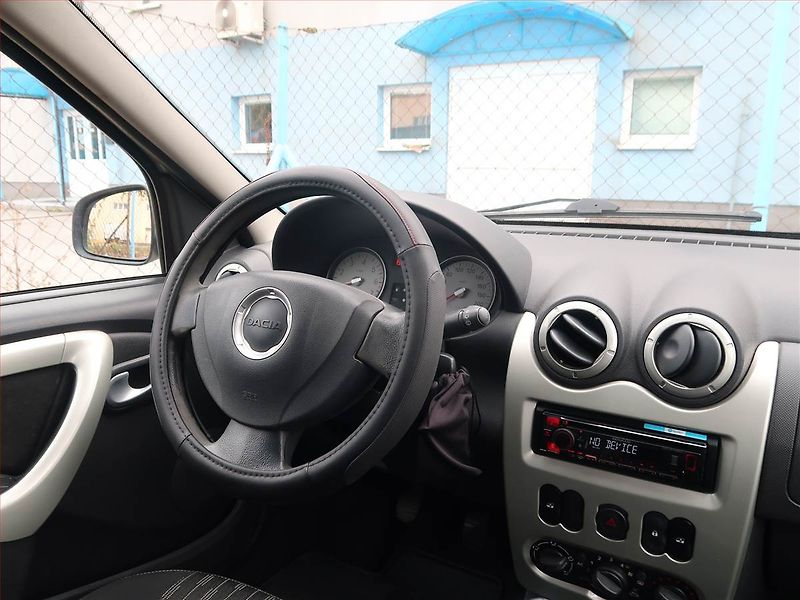 Dacia Logan (2012) 1.5 dCi - fotka 7 z 13
