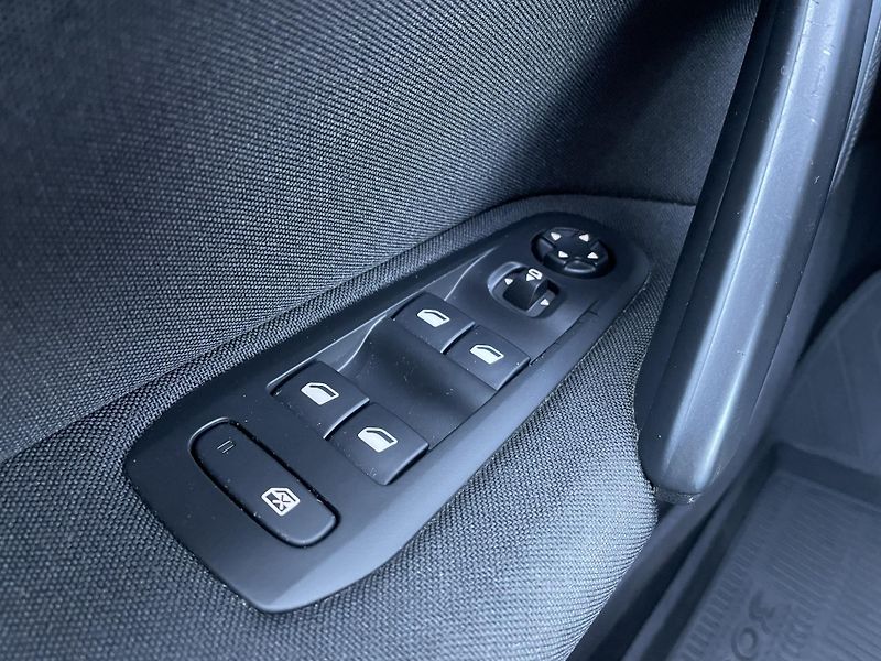 Peugeot 308 STYLE SW 1.2 PT 81 kW - fotka 22 z 27