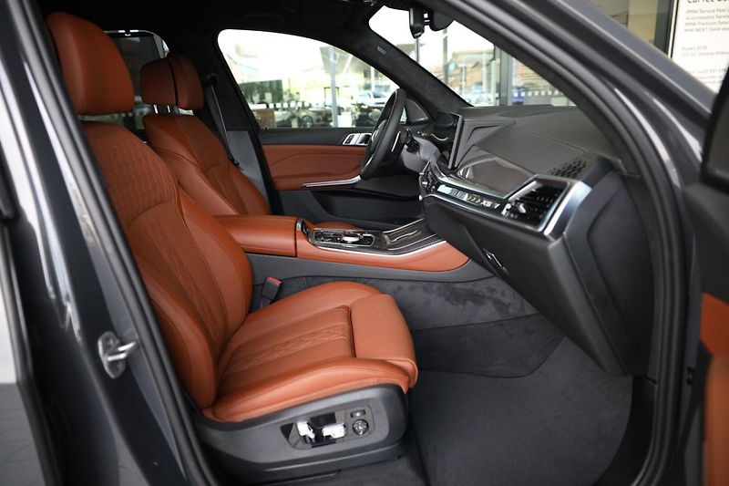 BMW X5 xDrive40d - fotka 14 z 18