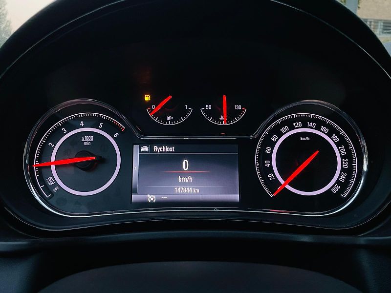 Opel Insignia 2.0CDTi MANUÁL KAMERA SERVISKA - fotka 42 z 46