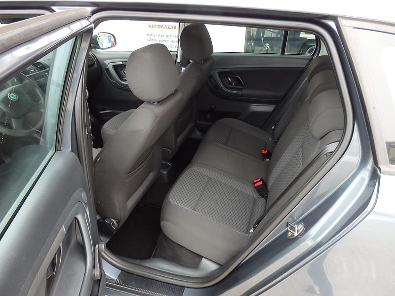 Škoda Fabia 1.2 TSI WEBASTO, DIGI. KLIMA - fotka 7 z 26