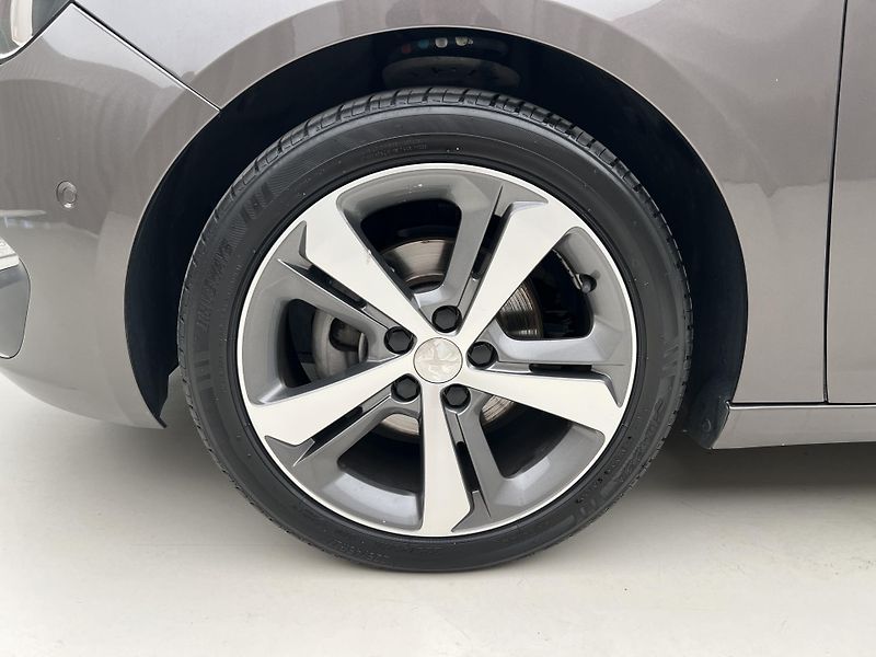 Peugeot 308 1.2 PURETECH ACTIVE 1. maj. - fotka 13 z 39
