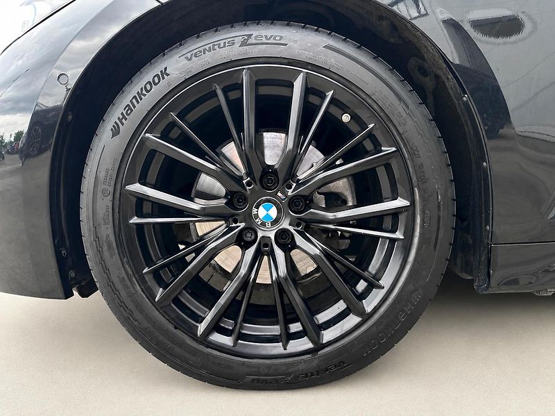 BMW Řada 3 320d xDrive M-Sport Touring - fotka 30 z 30
