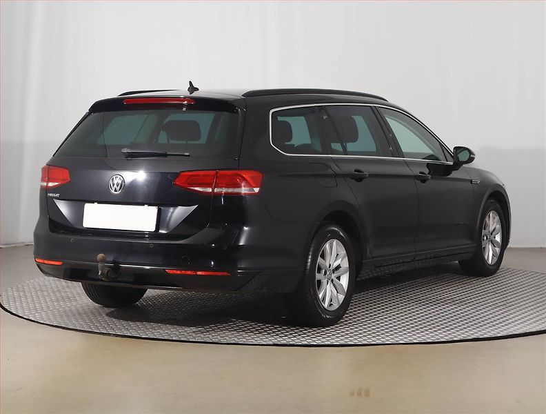 Volkswagen Passat (2015) 2.0 TDI, Navi, Tempomat - fotka 5 z 23