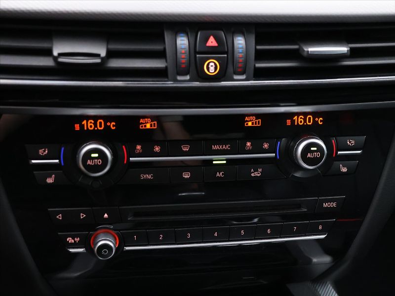 BMW X5 3,0 30d 190 kW CZ DPH xDrive - fotka 29 z 41