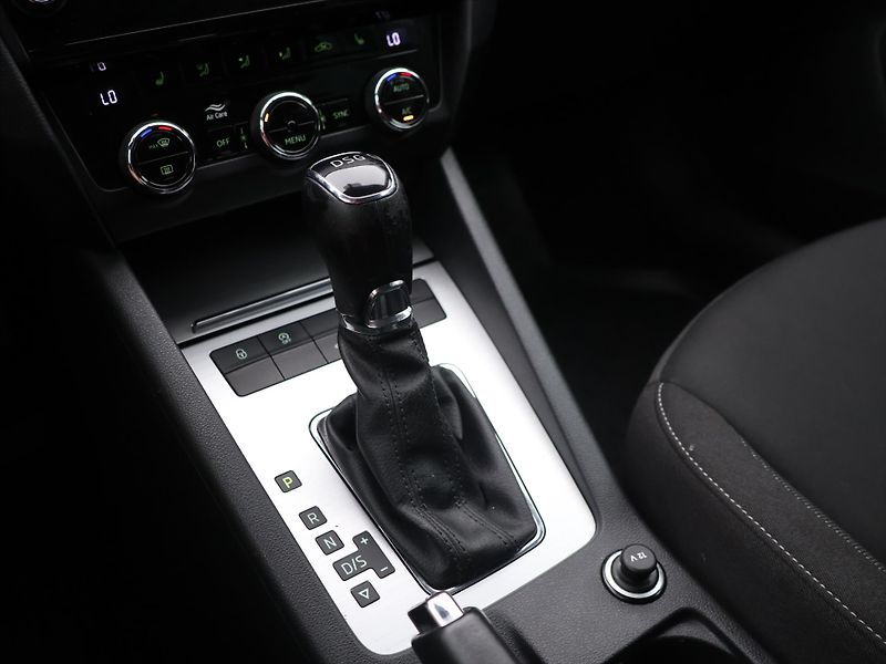 Škoda Octavia 2.0 TDI DSG CZ 125let LED 1Maj - fotka 21 z 30