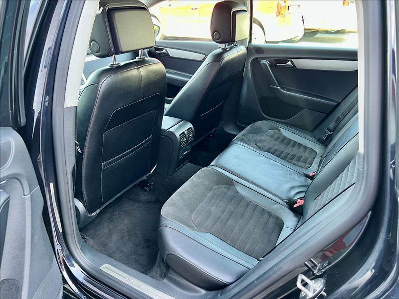 Volkswagen Passat 2,0 TDi DSG HIGHLINE / NAVI - fotka 14 z 42