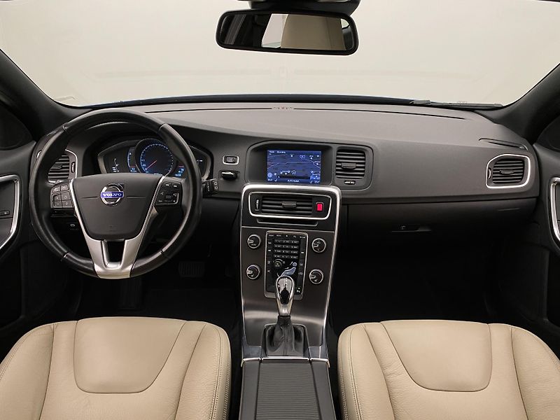 Volvo V60 D2 SUMMUM AUT - fotka 2 z 44