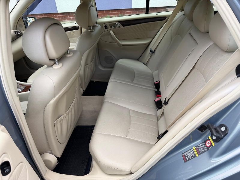 Mercedes-Benz Třídy C 320 3,0 CDi Elegance  - fotka 13 z 23