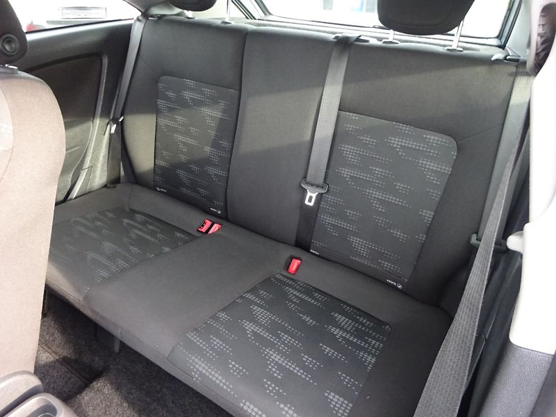 Opel Corsa 1.4i 74kW AUTOMAT SERVISKA - fotka 7 z 26