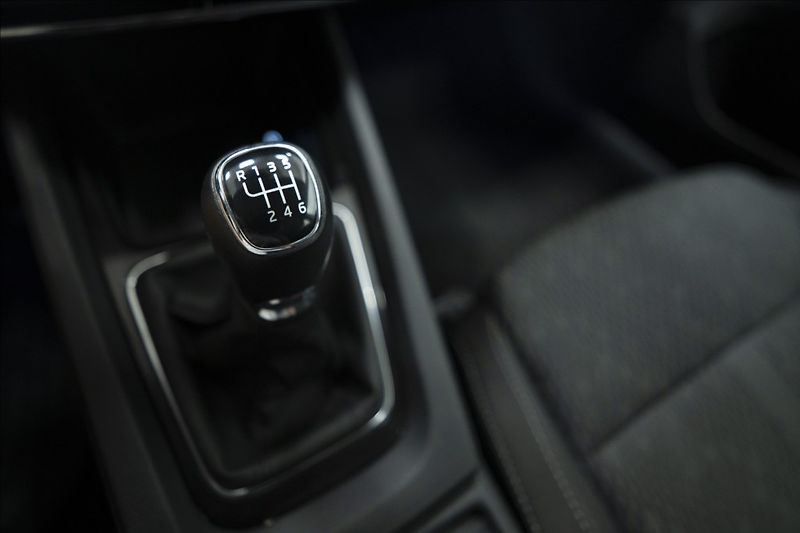 Škoda Octavia 2,0 TDI ČR KEYLESS VÝHŘEV ČR - fotka 23 z 39