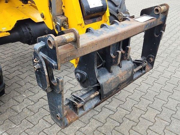 JCB (2014) 3.2t/5.2m kloub tel. nakladač - fotka 8 z 10