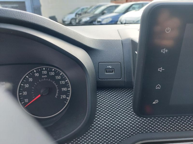 Dacia Sandero (2023) III. TCe 90 - fotka 17 z 31
