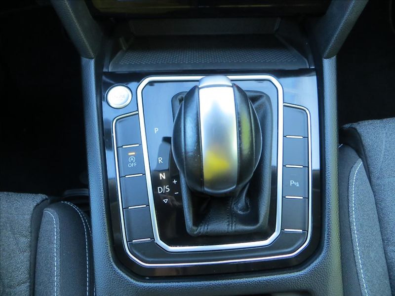 Volkswagen Passat 2,0 TDI 110kW Business ČR - fotka 15 z 26