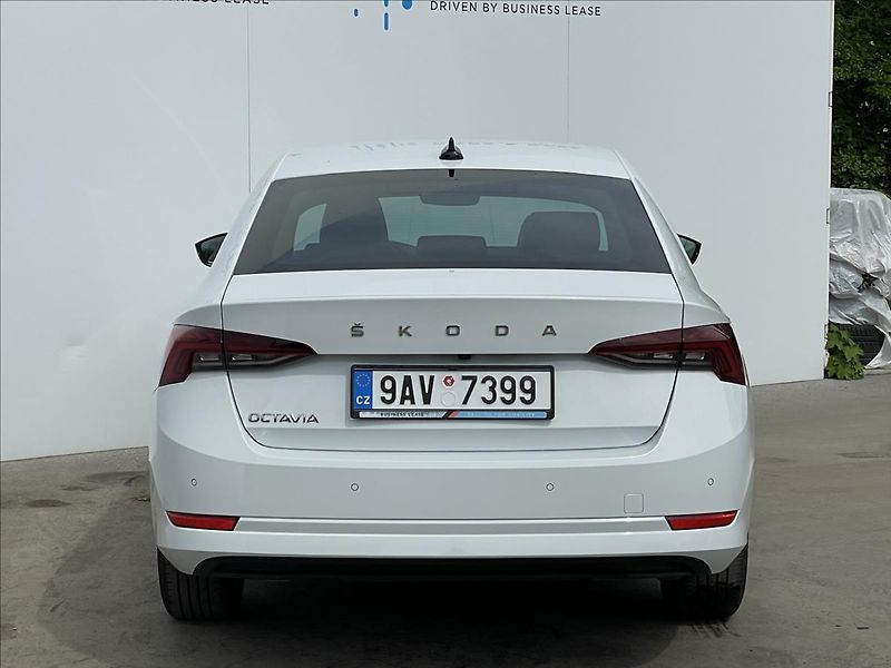Škoda Octavia 2,0 TDI DSG Style MatrixLED - fotka 22 z 22