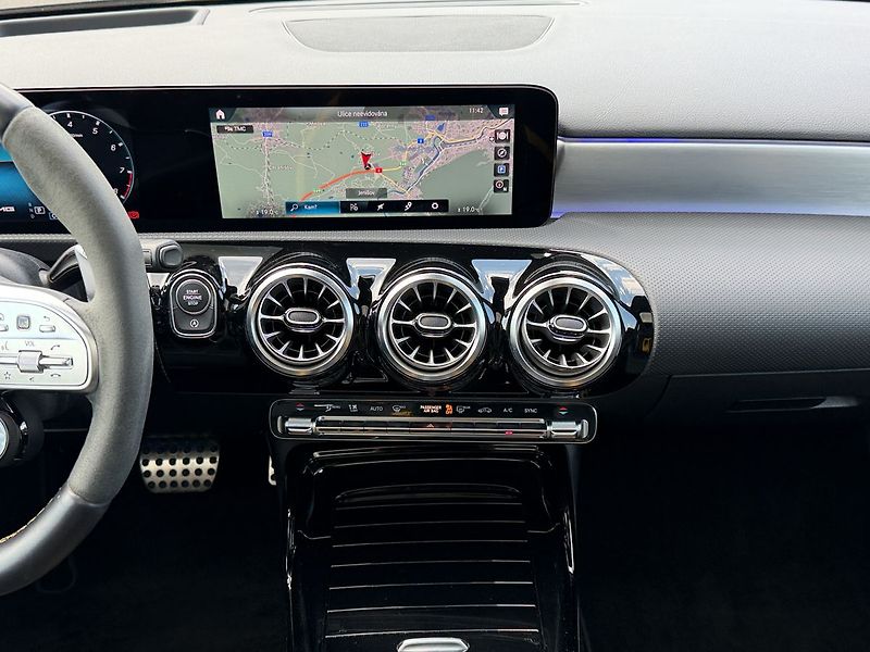 Mercedes-Benz Třídy A 45 AMG - fotka 19 z 40
