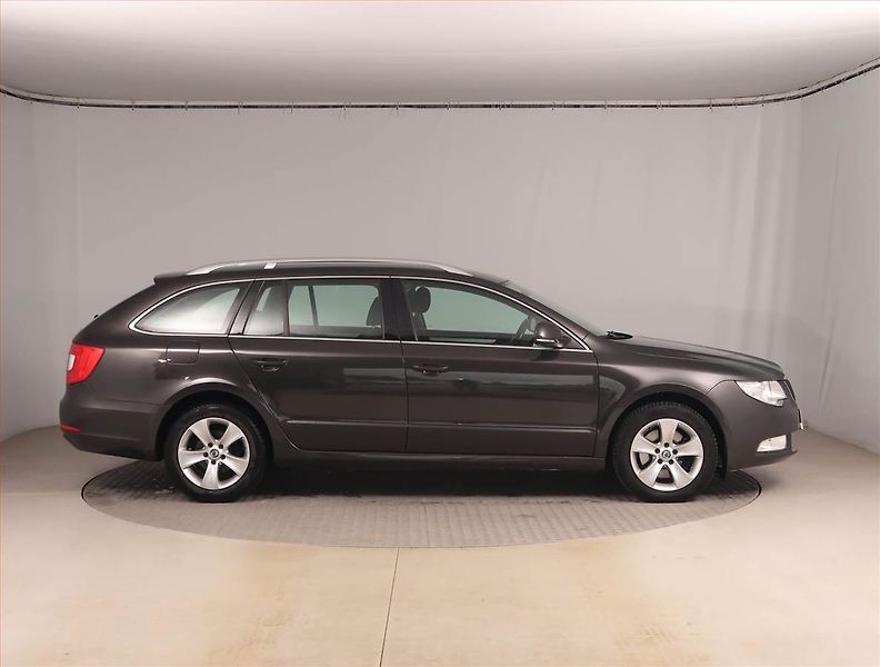 Škoda Superb (2011) 1.4 TSI, Tempomat - fotka 6 z 17