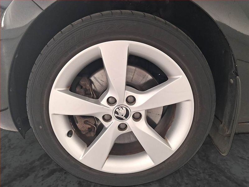 Škoda Rapid (2013) Style 1.2 TSI, ČR,1.maj - fotka 15 z 21