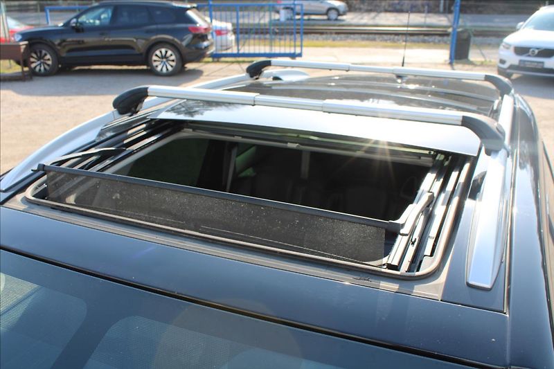 Renault Scénic 1,6 dCi  KEYLESS,7.MÍST,BOSE - fotka 25 z 34